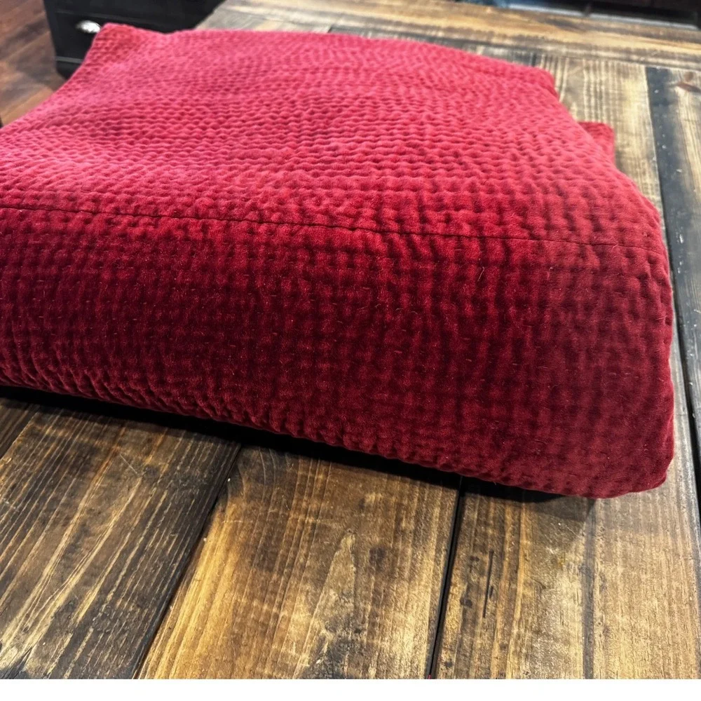 Crate & Barrel Parker Velvet Quilt Set King Crimson Red Pick-Stitch Excellent